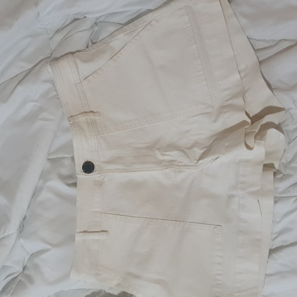 H&M cream twill shorts
